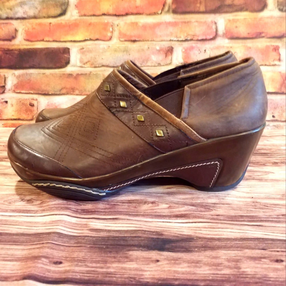 White Mountain womens brown booties size 11M